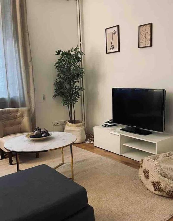 Excelente Piso De 3 Habitaciones En La Latina Madrid Eksteriør billede