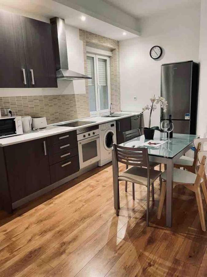 Excelente Piso De 3 Habitaciones En La Latina Madrid Eksteriør billede