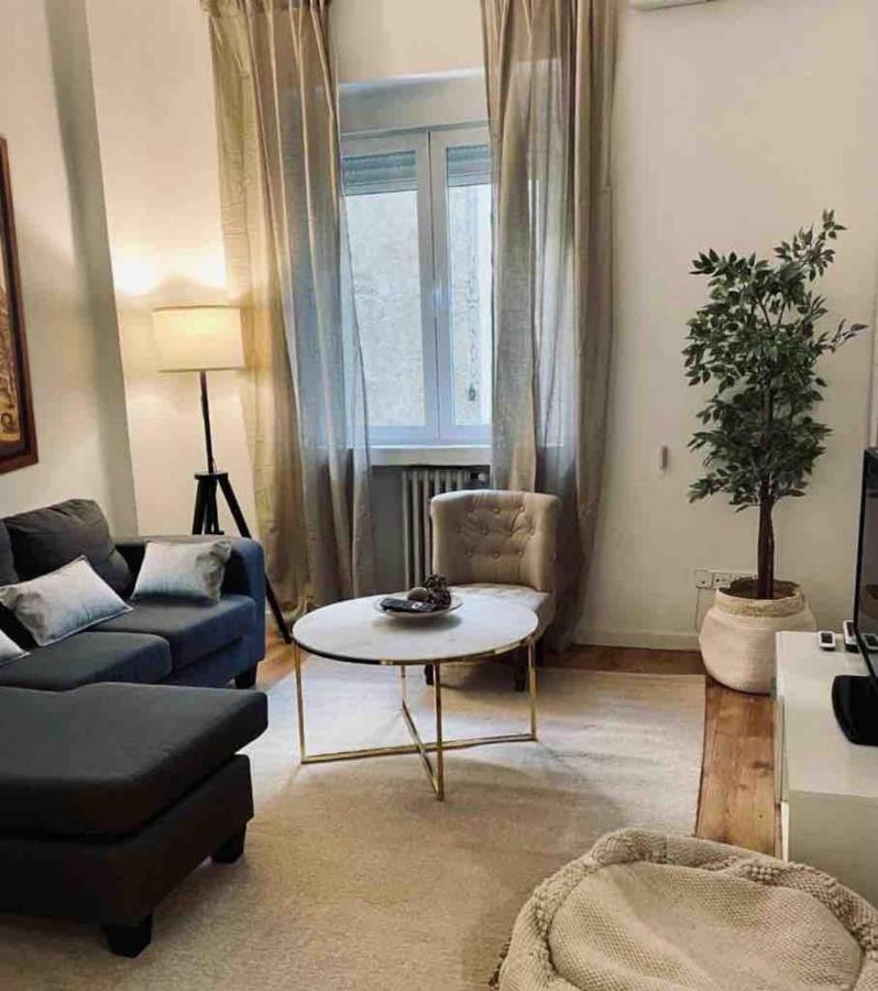 Excelente Piso De 3 Habitaciones En La Latina Madrid Eksteriør billede