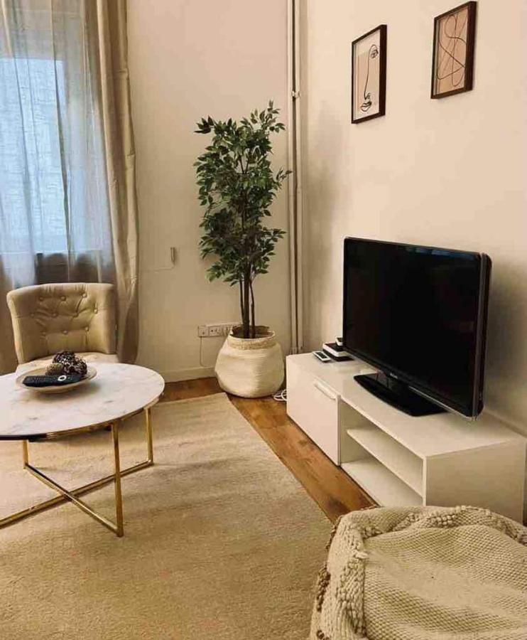 Excelente Piso De 3 Habitaciones En La Latina Madrid Eksteriør billede