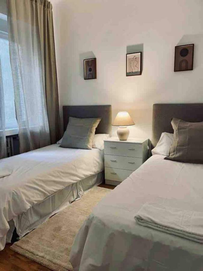 Excelente Piso De 3 Habitaciones En La Latina Madrid Eksteriør billede